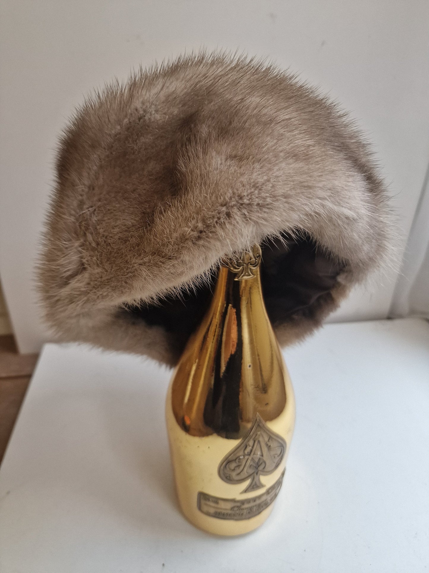 nikita nerts bontmuts mink fur hat elton john