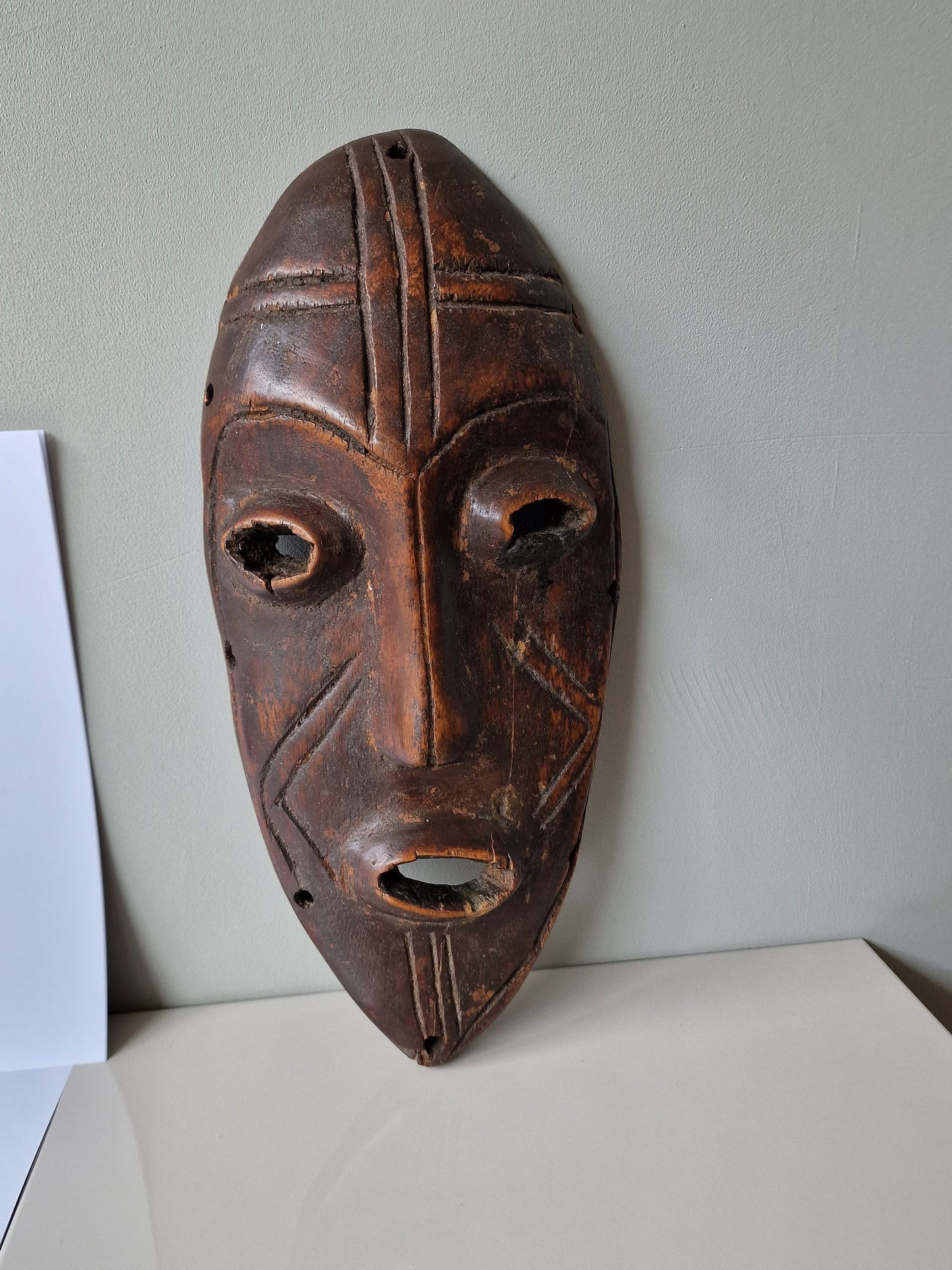 Dan. Afrika. Ceremonial tribe mask. Hand carved figural tribal mask with geometric decoration.
