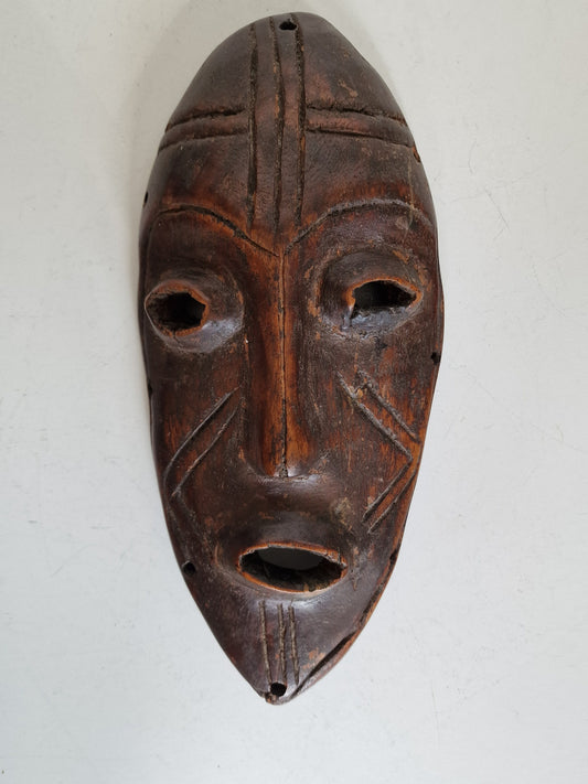 Dan. Afrika. Ceremonial tribe mask. Hand carved figural tribal mask with geometric decoration.