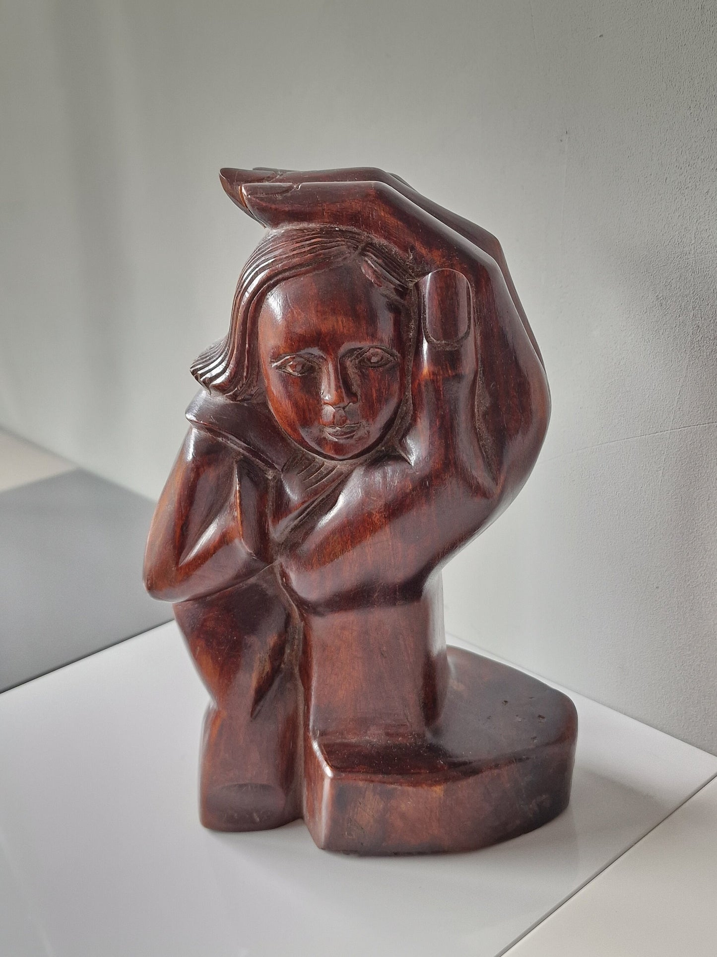 evert den hartog, beschermd kind protected child, wood handcarved figure,