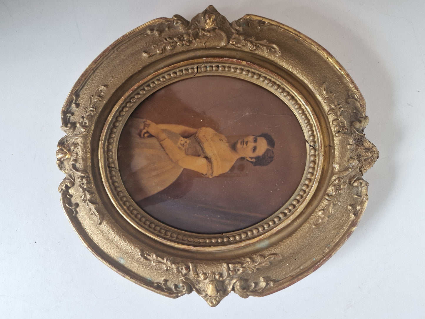 Antique Oval Gold Wood Frame, Photo and Painting Display
