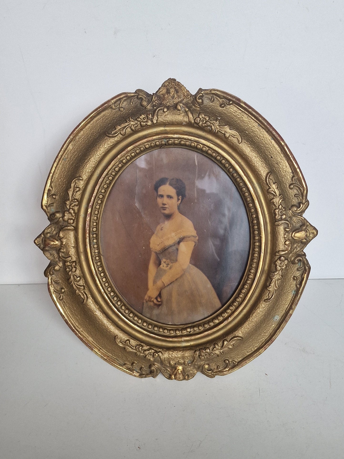 Antique Oval Gold Wood Frame, Photo and Painting Display