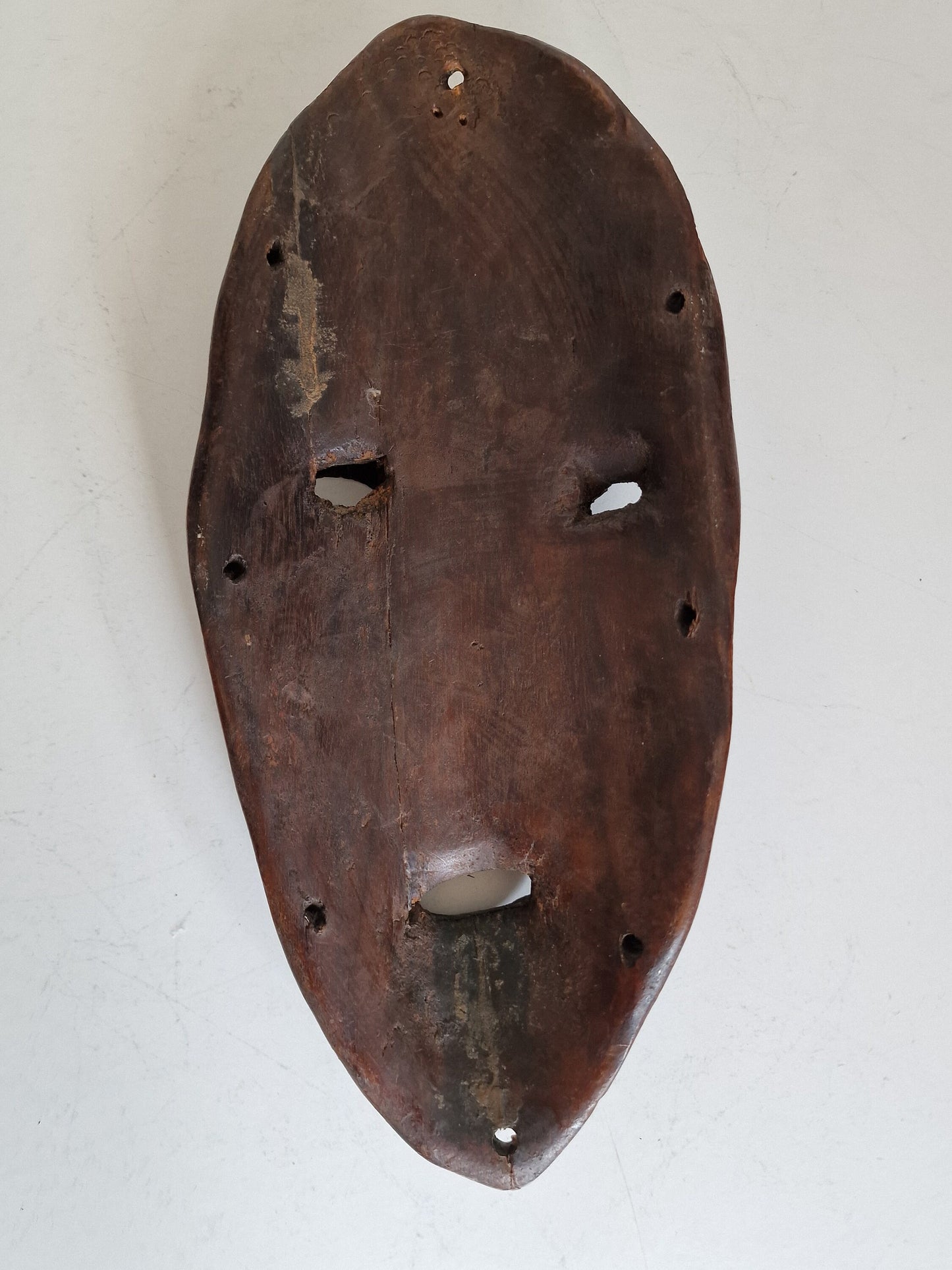 Dan. Afrika. Ceremonial tribe mask. Hand carved figural tribal mask with geometric decoration.