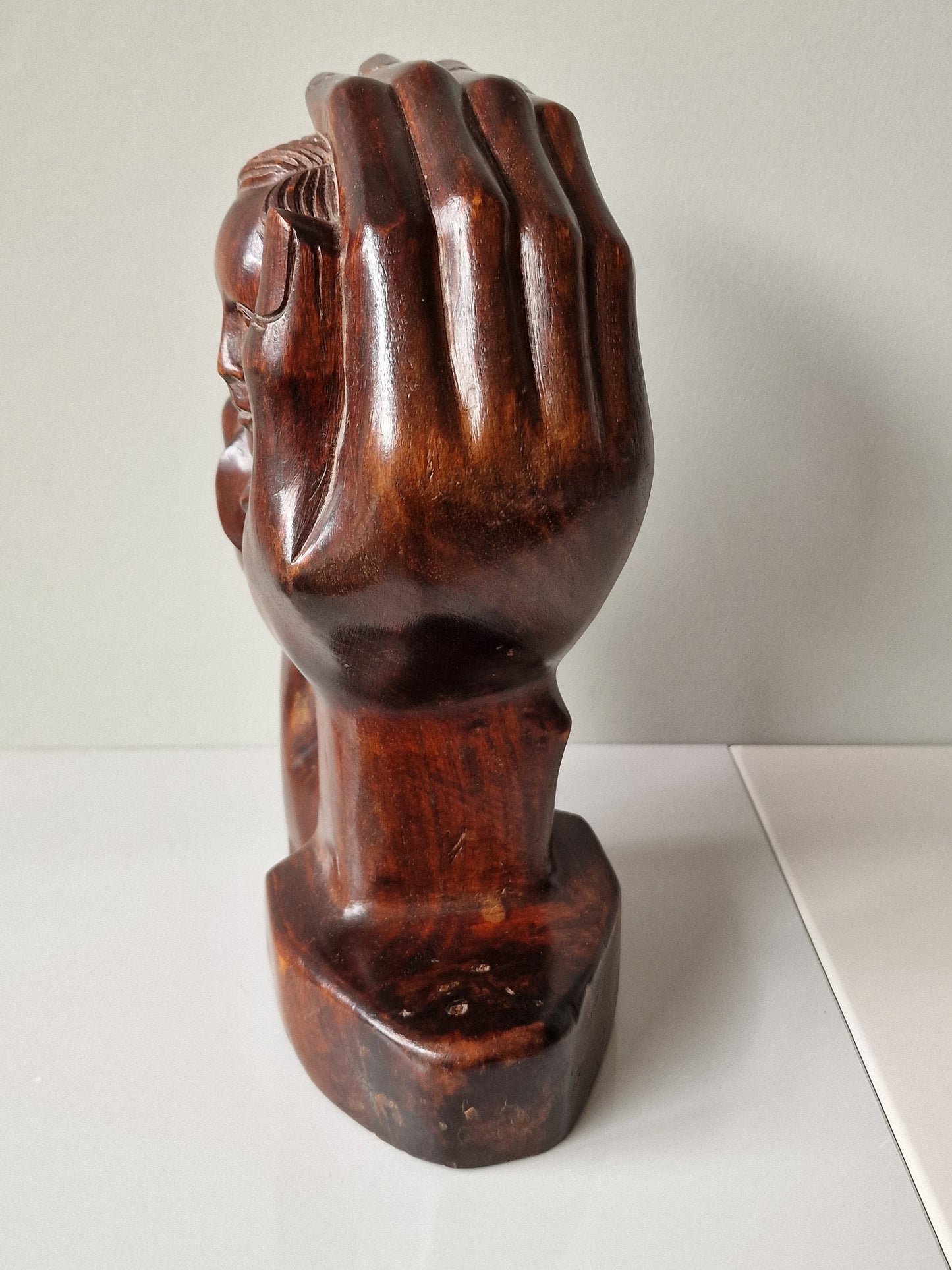 evert den hartog, beschermd kind protected child, wood handcarved figure,