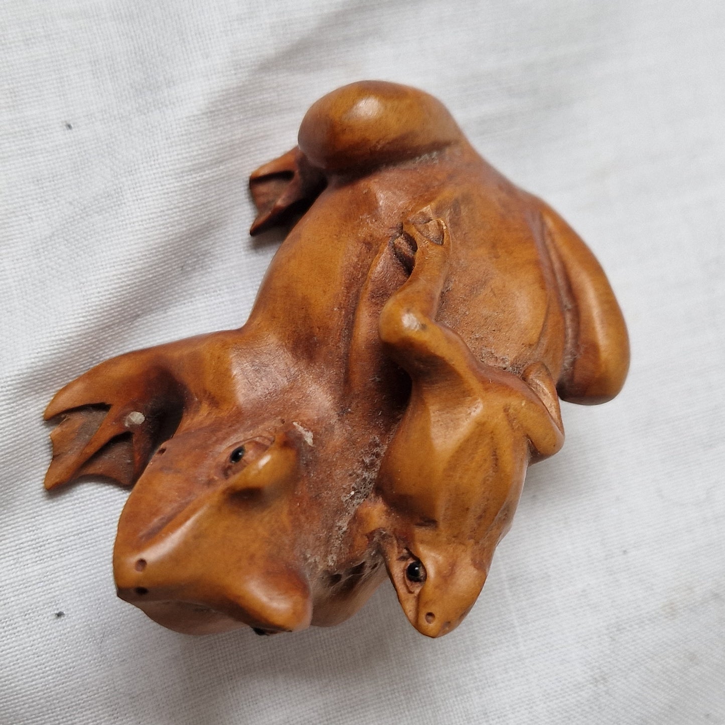 oikimono japanse netsuke wood frog with small frog baby on back handcarved woodcarving