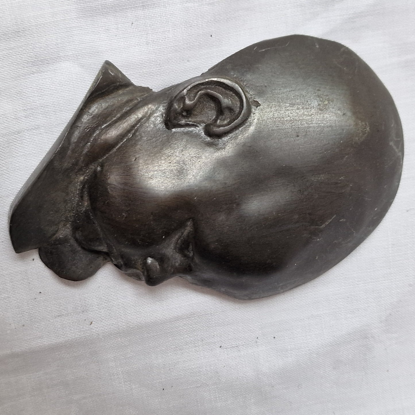 Dutch Bronze Baby Sculpture – GAAG Plaque, Beeldhouwwerk