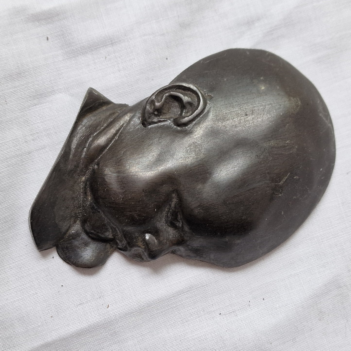 Dutch Bronze Baby Sculpture – GAAG Plaque, Beeldhouwwerk