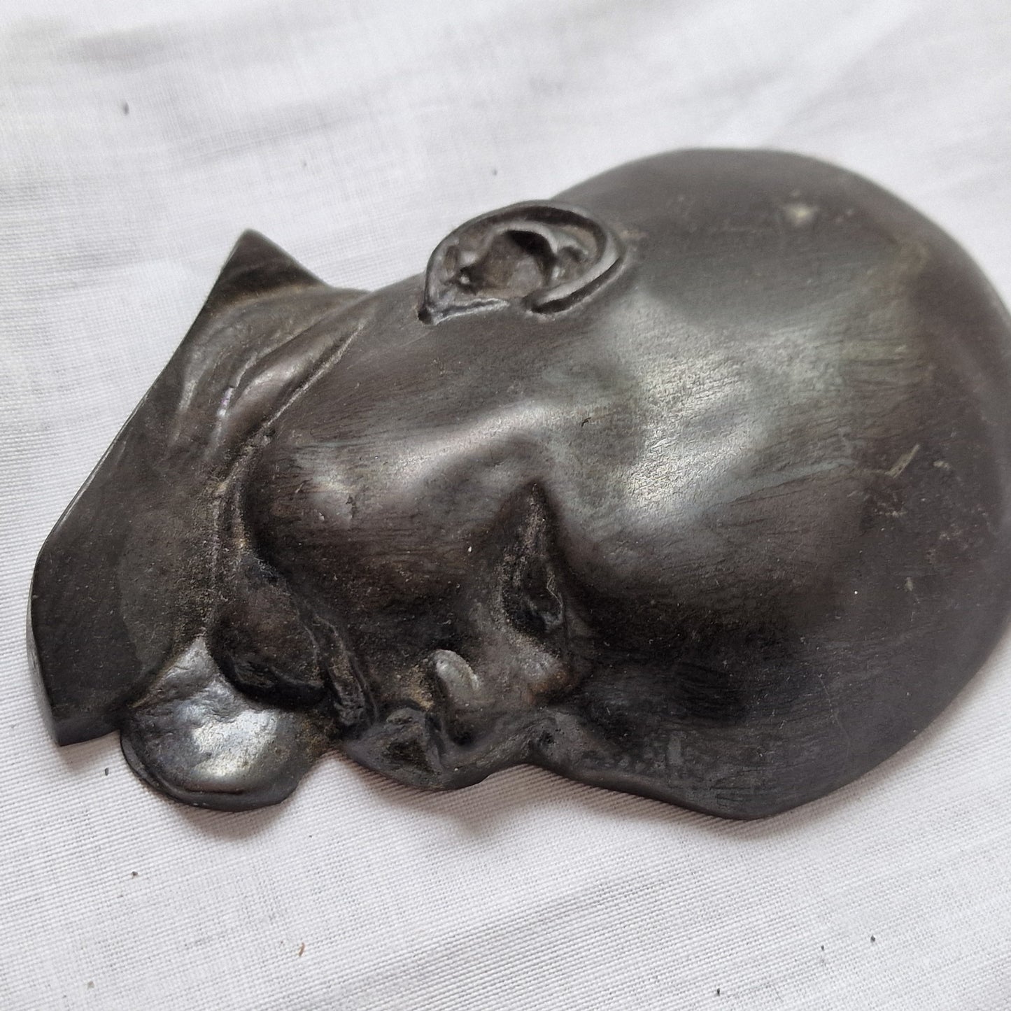 Dutch Bronze Baby Sculpture – GAAG Plaque, Beeldhouwwerk