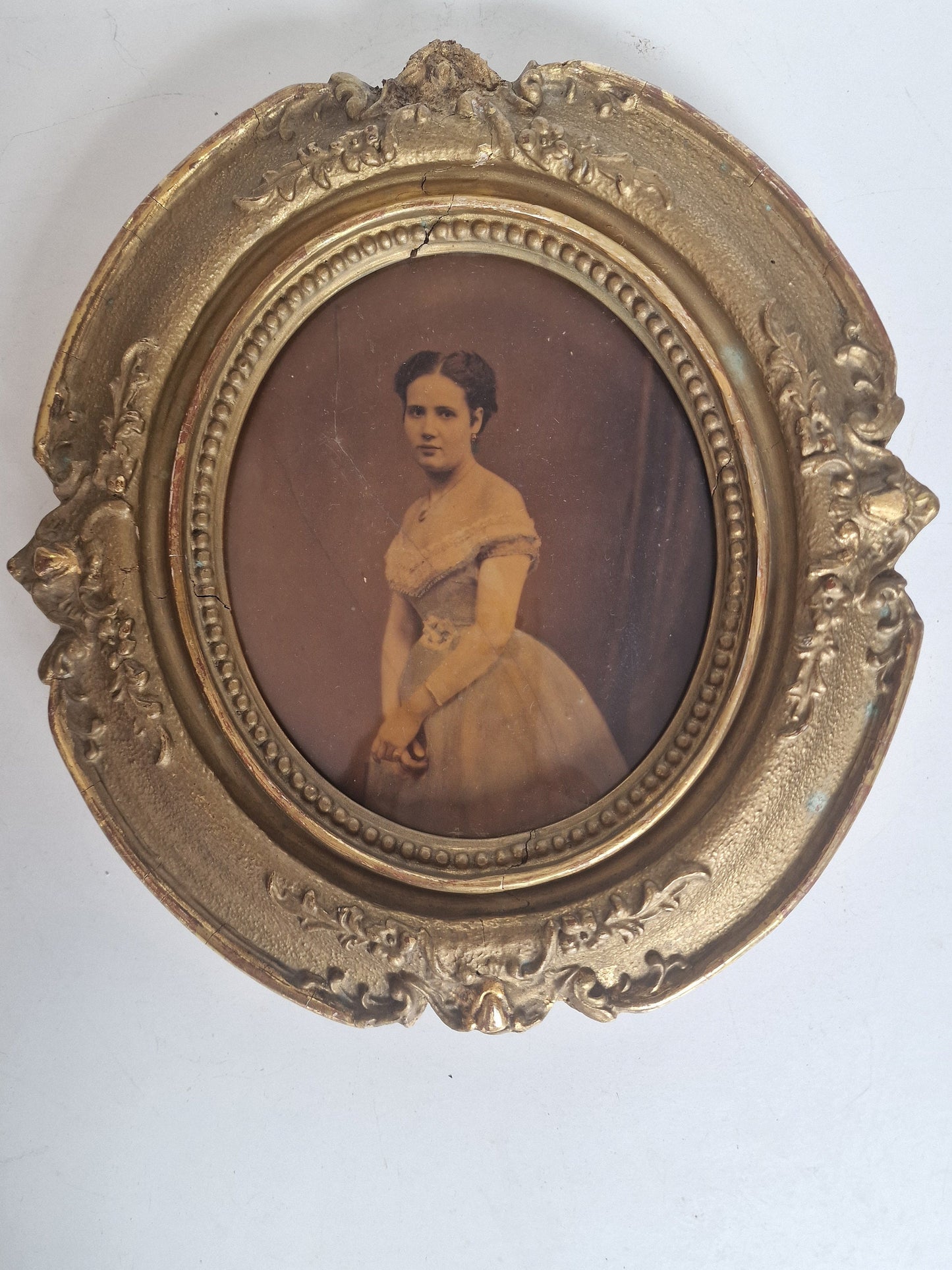 Antique Oval Gold Wood Frame, Photo and Painting Display