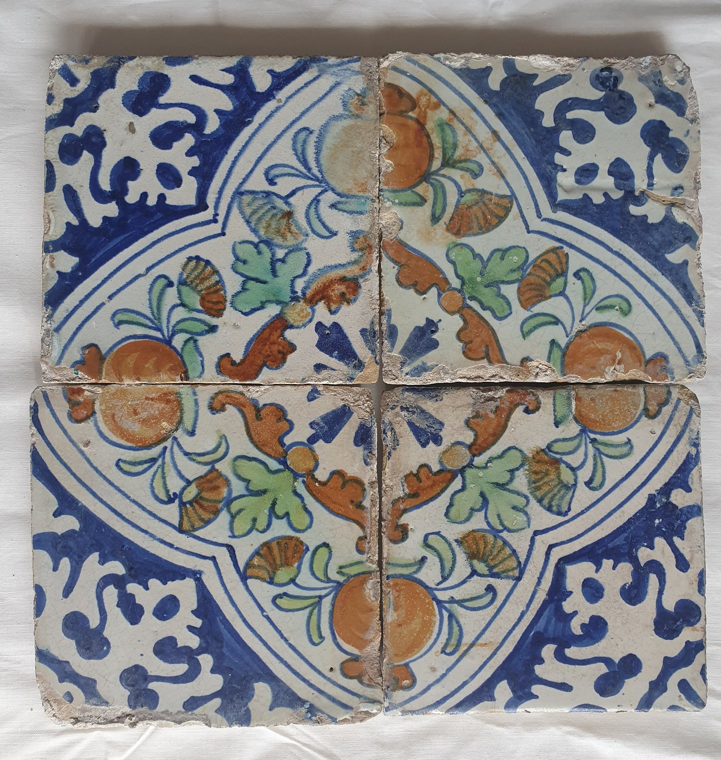 Nederlands antiek - 17e  polychroom -4  ornament tegels - tilepanel  gedateerd 1600,