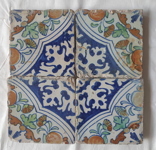 Nederlands antiek - 17e  polychroom -4  ornament tegels - tilepanel  gedateerd 1600,