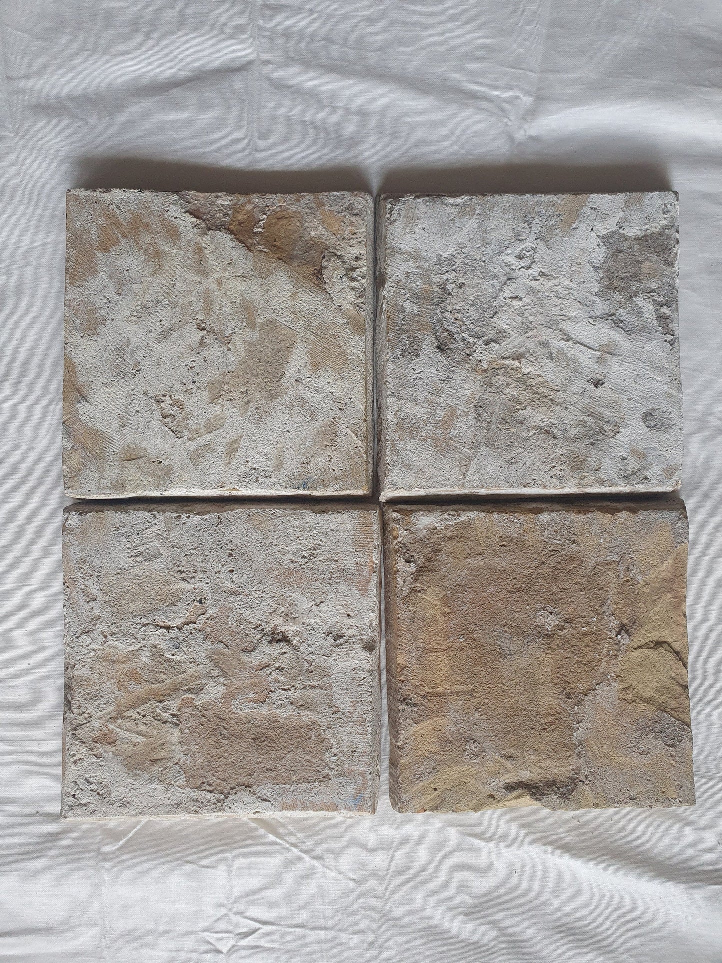 Nederlands antiek - 17e  polychroom -4  ornament tegels - tilepanel  gedateerd 1600,