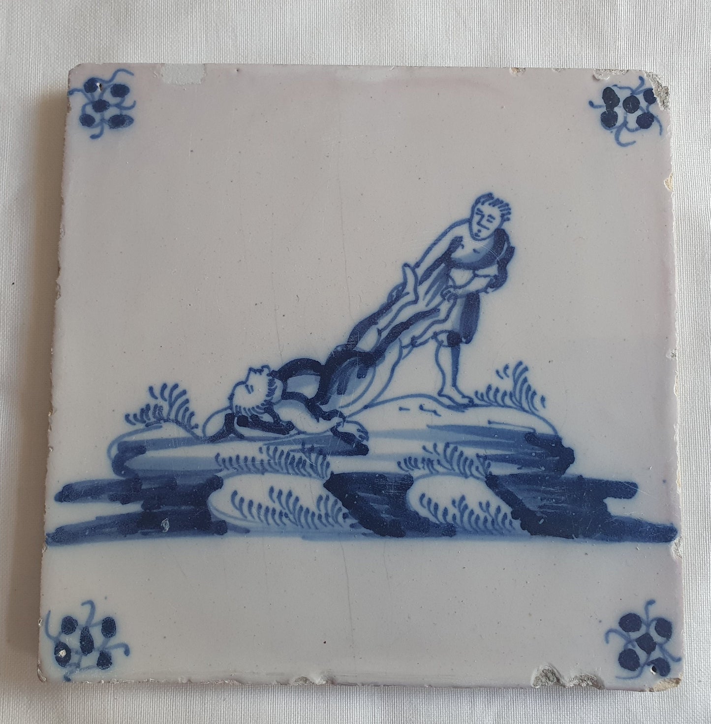 Antieke tegel met Bijbelse voorstelling   in spinnekophoek, antique dutch delft blue tile bible 18th