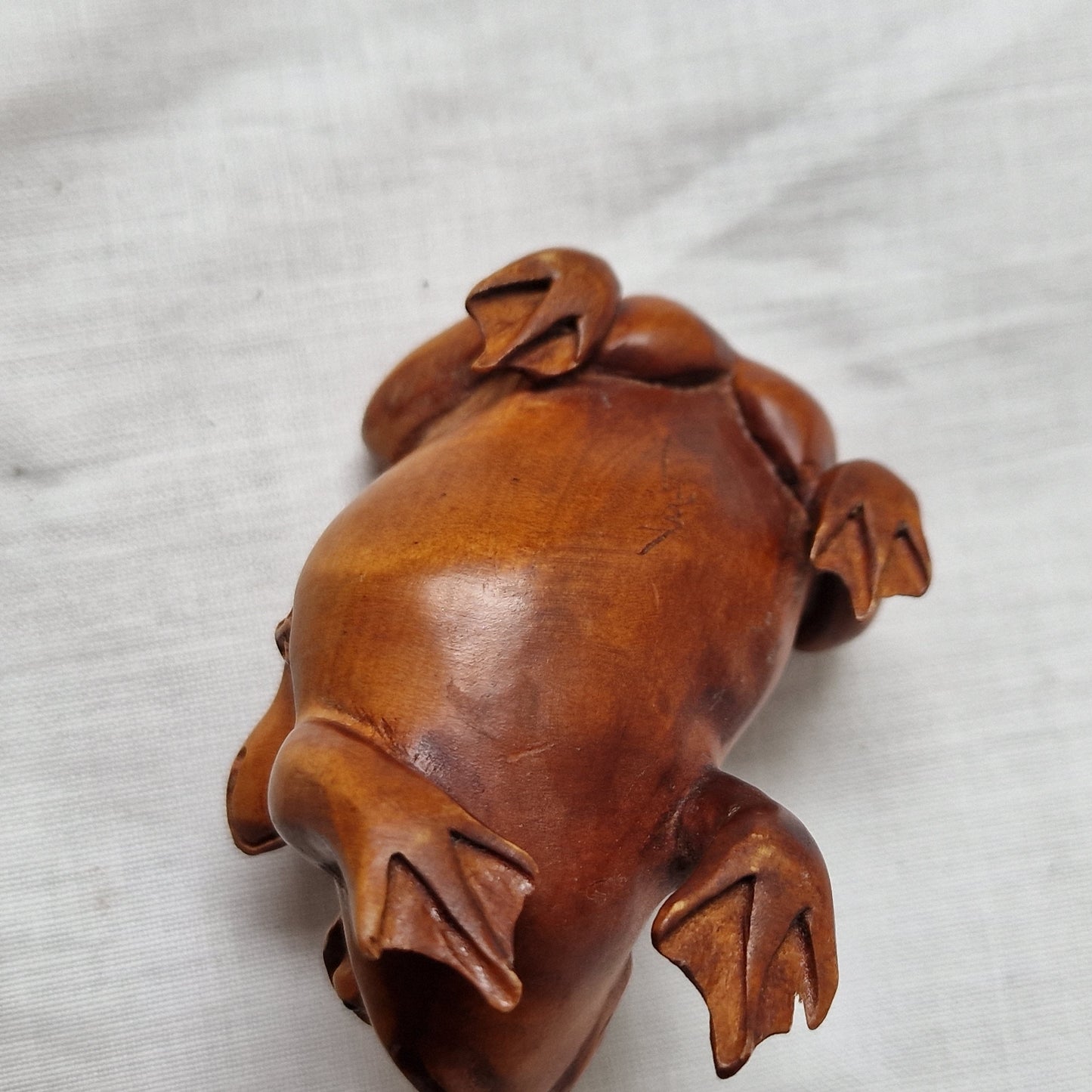 oikimono japanse netsuke wood frog with small frog baby on back handcarved woodcarving