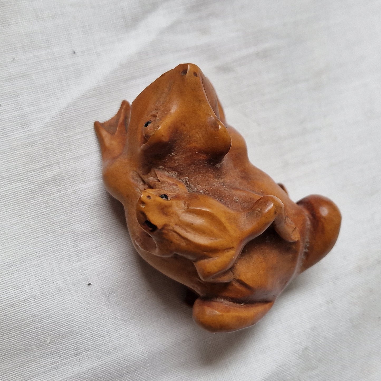 oikimono japanse netsuke wood frog with small frog baby on back handcarved woodcarving