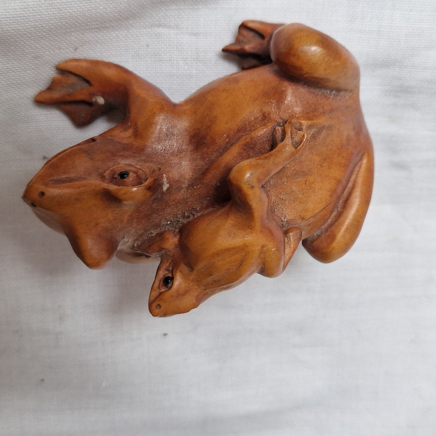 oikimono japanse netsuke wood frog with small frog baby on back handcarved woodcarving