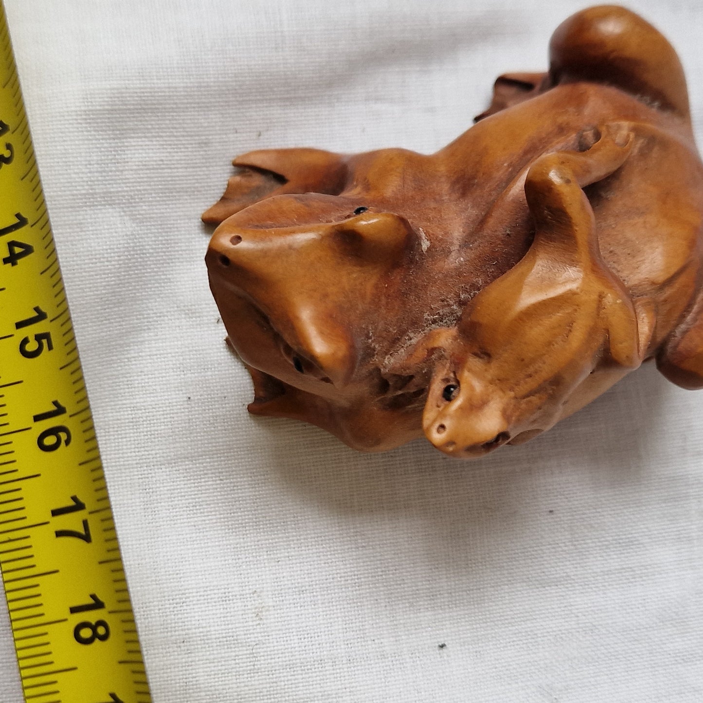 oikimono japanse netsuke wood frog with small frog baby on back handcarved woodcarving