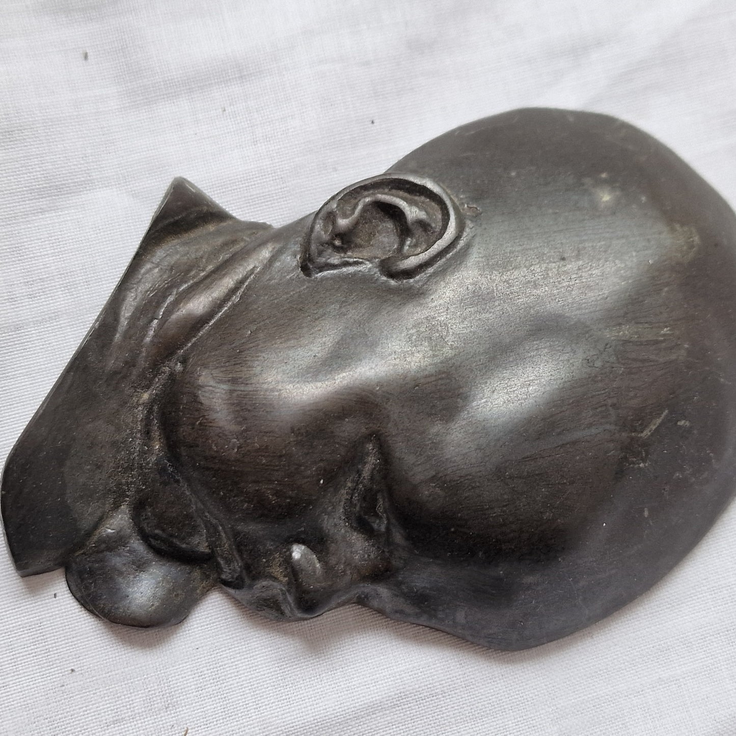 Dutch Bronze Baby Sculpture – GAAG Plaque, Beeldhouwwerk