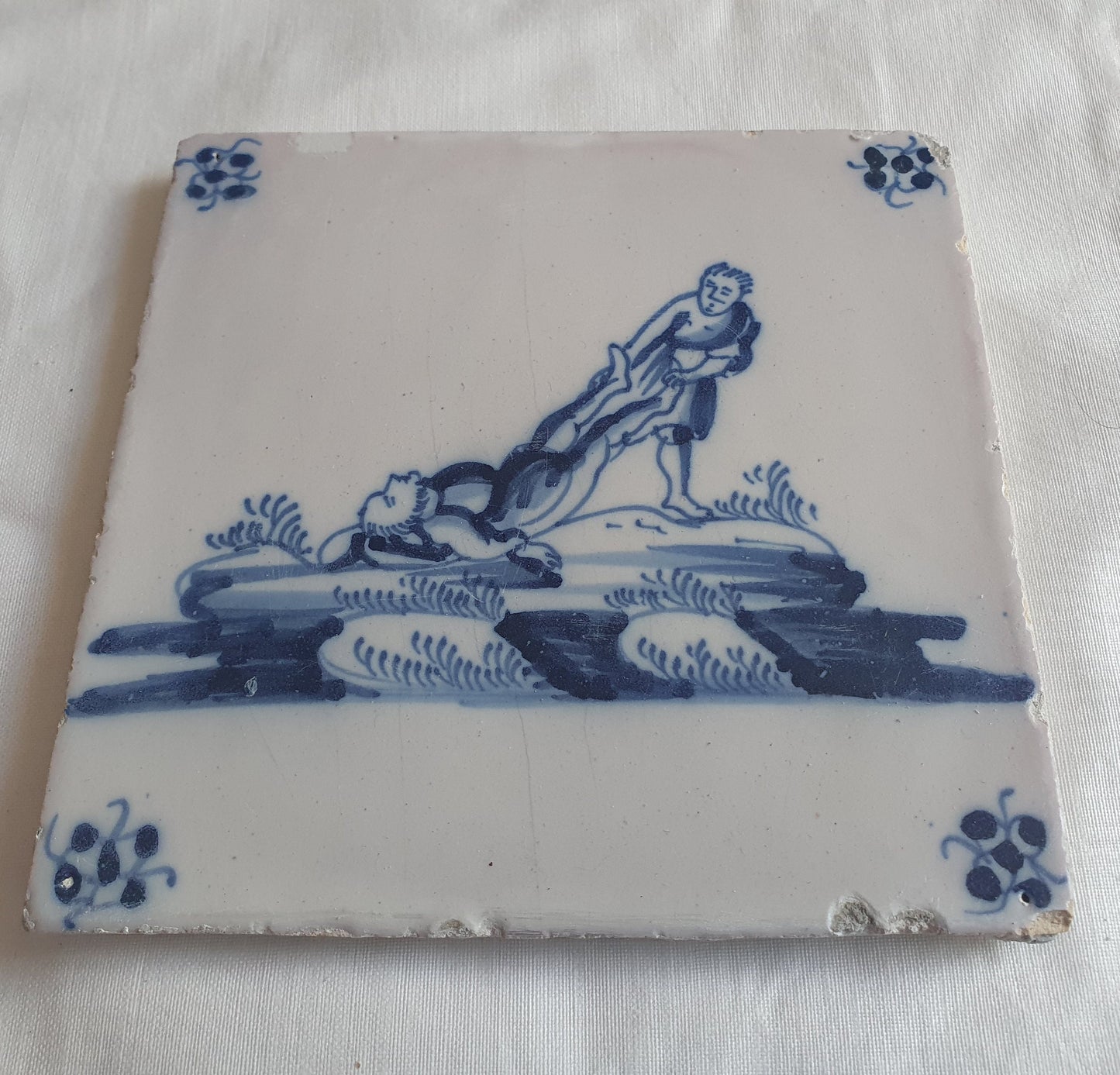 Antieke tegel met Bijbelse voorstelling   in spinnekophoek, antique dutch delft blue tile bible 18th