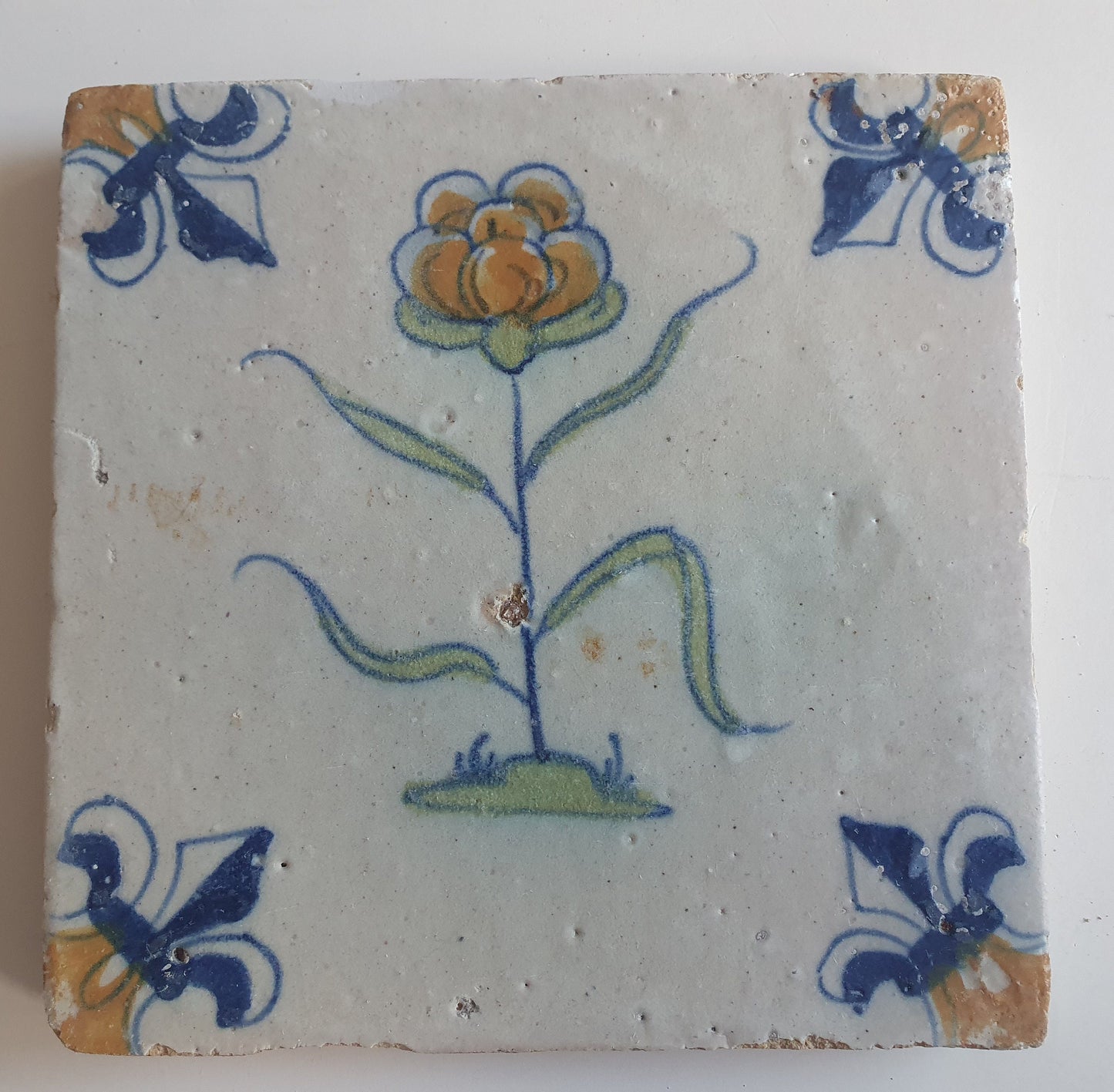 Antique Delft Tile – Polychrome Flower, Fleur-de-Lis Motifs (1640)