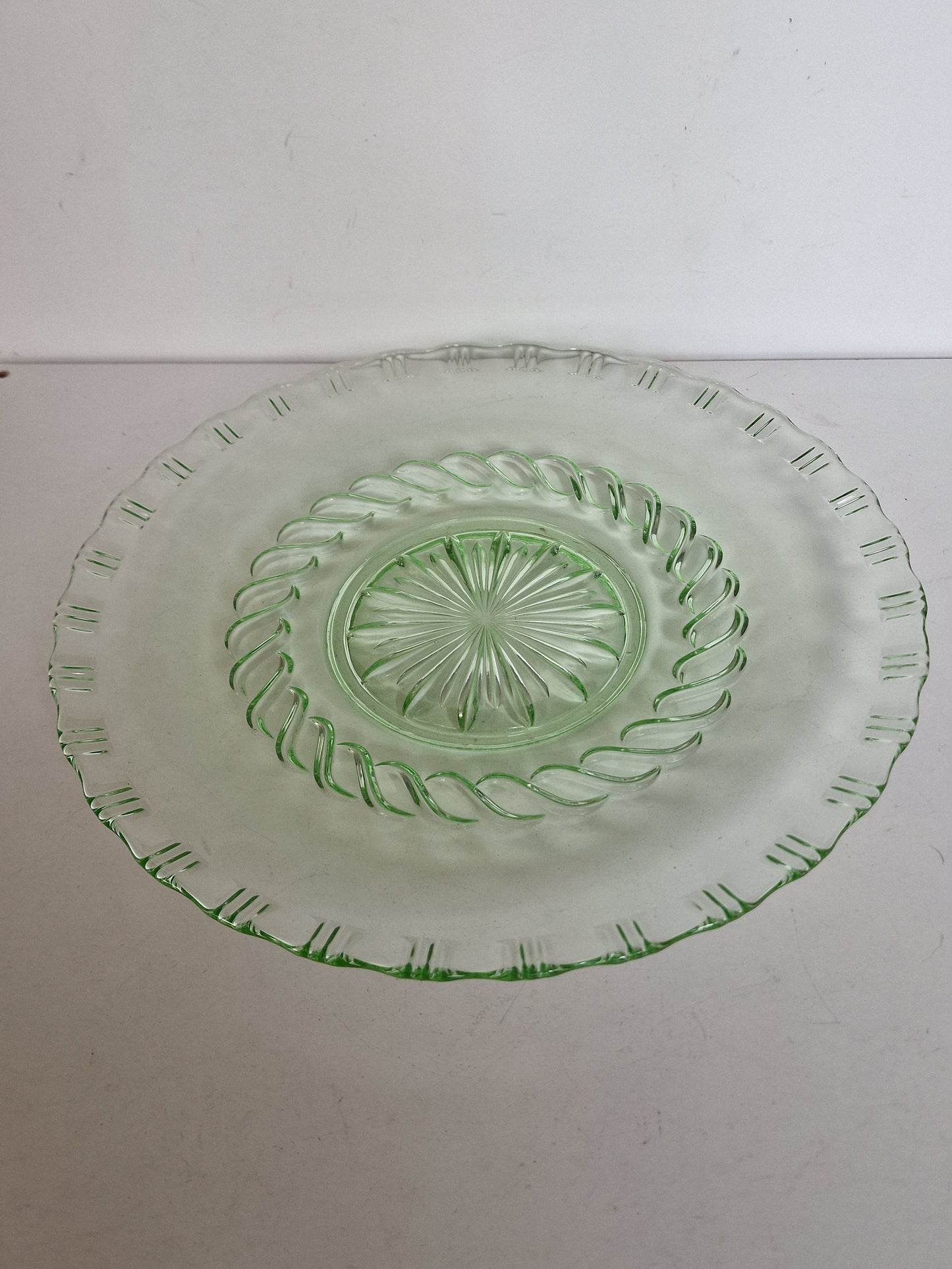 Vintage Art Deco Green Glass Serving Tray, Cut Star Design (28 cm)