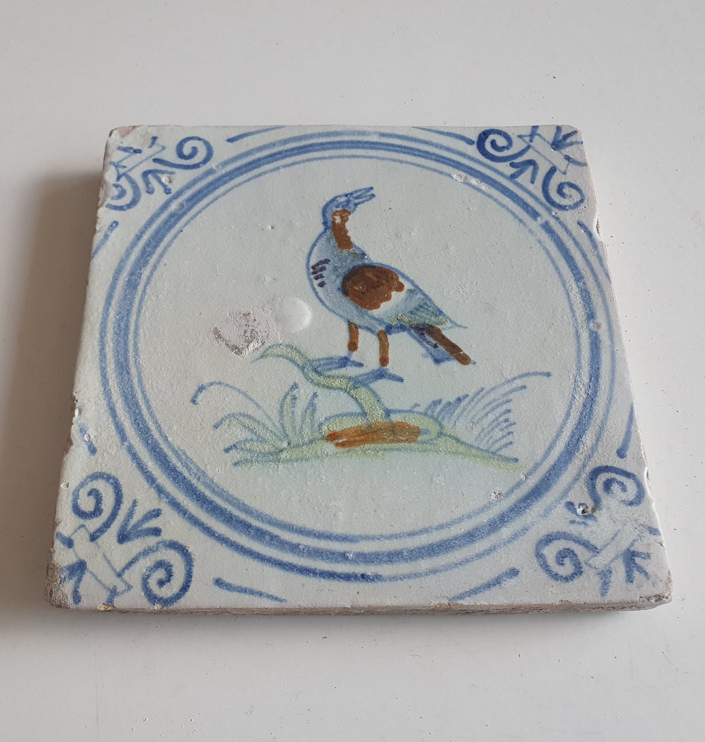 Antique Delft Tile – Polychrome Bird, Dutch Golden Age (1625)