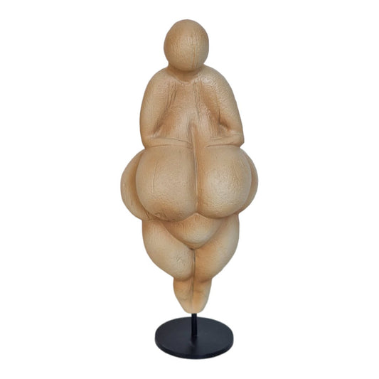 Venus van Lespugue,  Dit item is een identieke museumreproductie mouseion vervaardigd