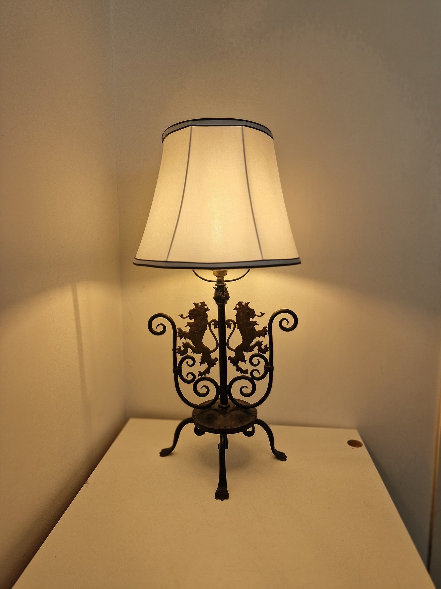 Antique Brussels Coat of Arms Table Lamp, Belgian Lion, Estate Herenhuis, ca 1900