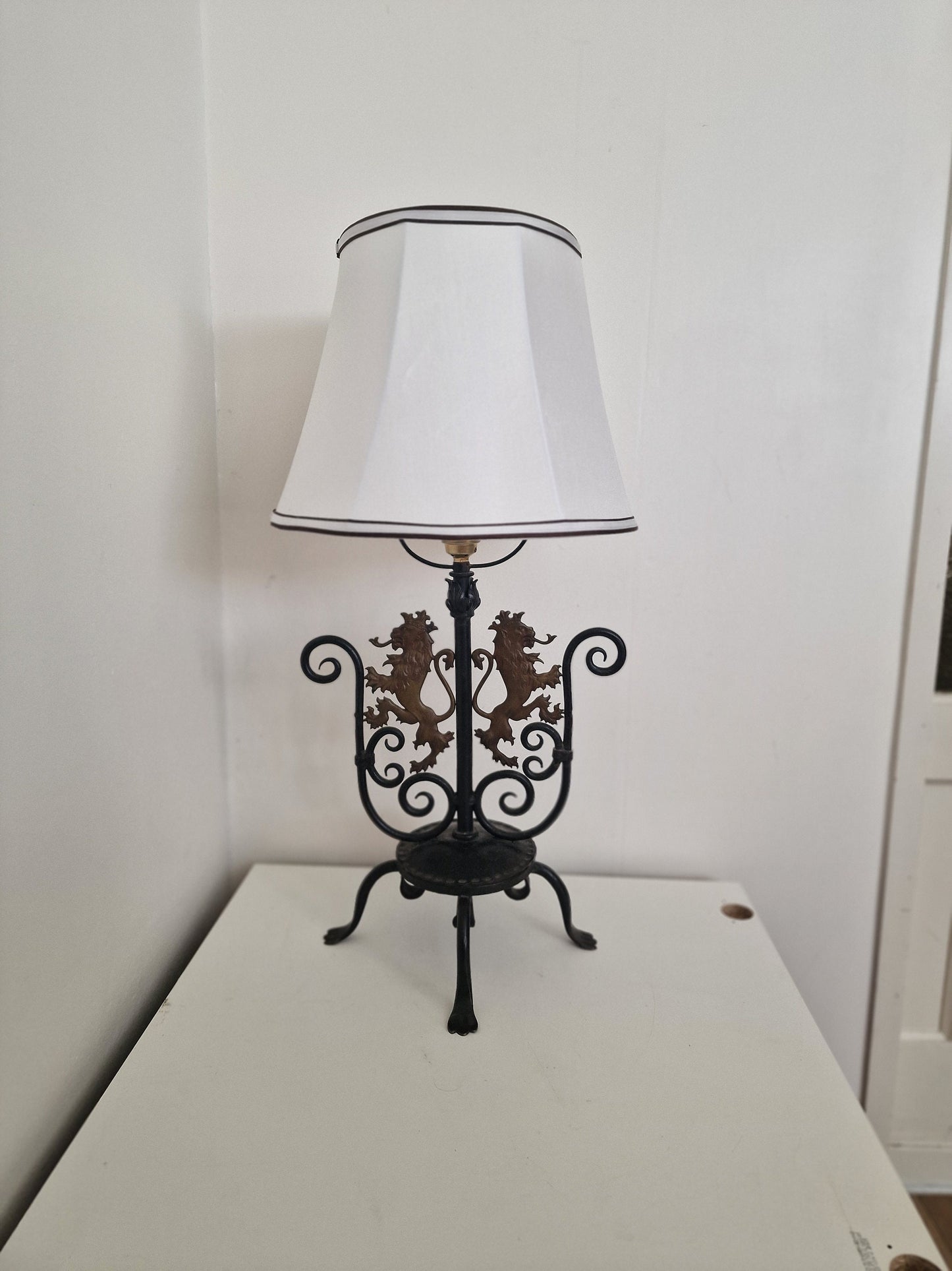 Antique Brussels Coat of Arms Table Lamp, Belgian Lion, Estate Herenhuis, ca 1900