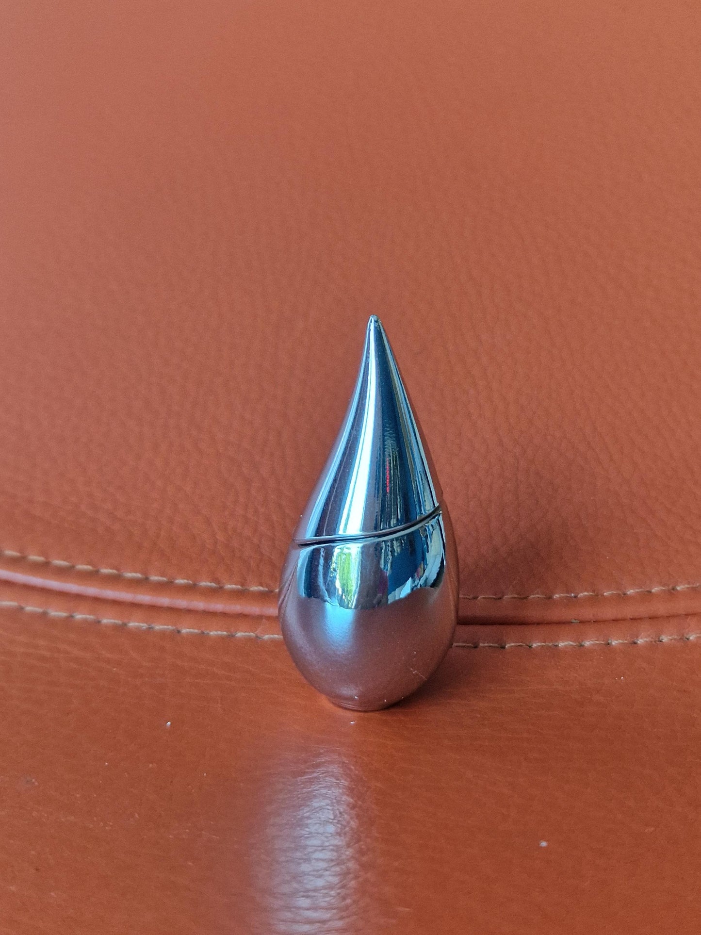 silver rain la prairie retired collector collectable bottle ! Silverrain laprairie 5ml