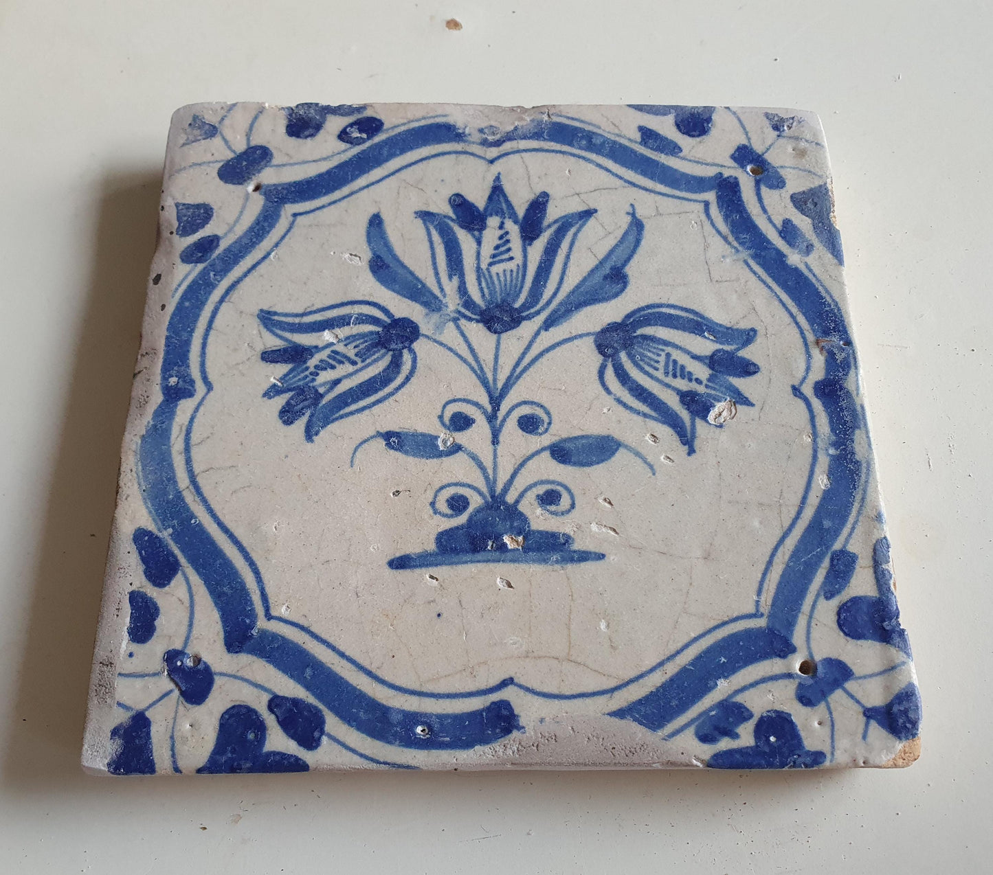 Antieke 17e eeuwse Delft tulpentegel  , antique dutch tile