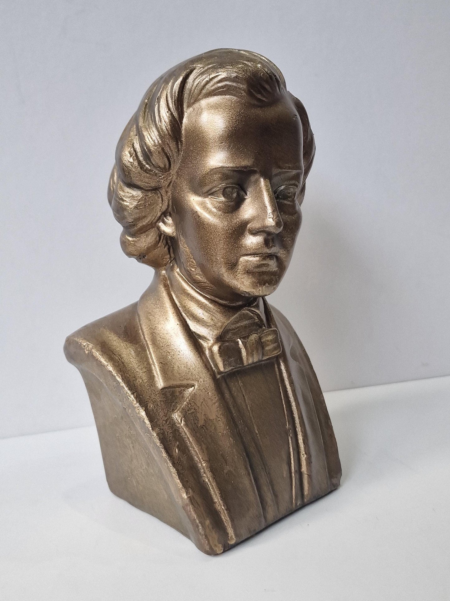 Piano Buste Chopin, by g Carli,  signed Goldbronze figure, signed on back, numbered, limited edition, piano figure statue library, numbered,