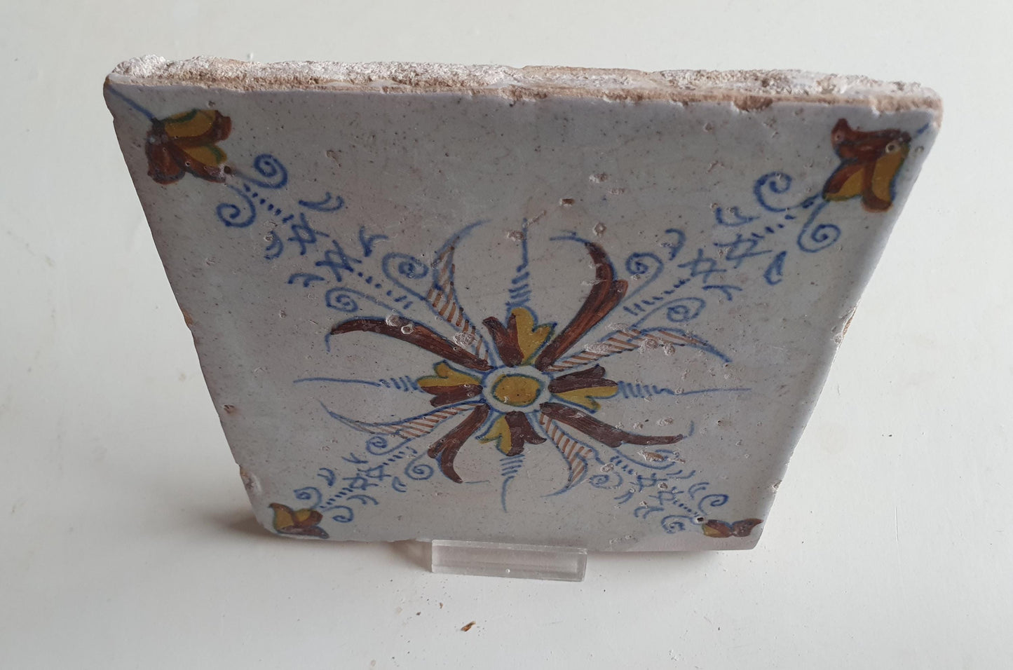 Dutch ornamental   antique tiles 17th  - vroege dikke tegel ornament tile 1630-1660 rare !