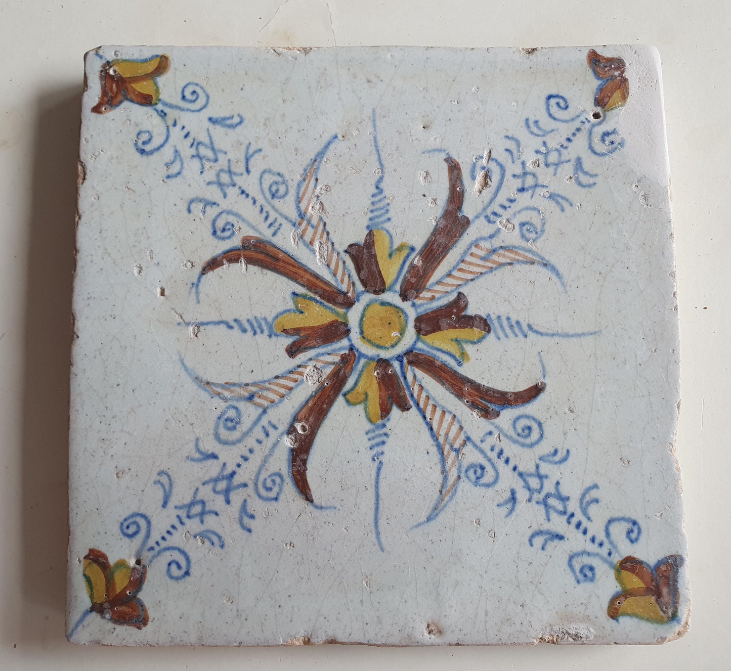 Dutch ornamental   antique tiles 17th  - vroege dikke tegel ornament tile 1630-1660 rare !