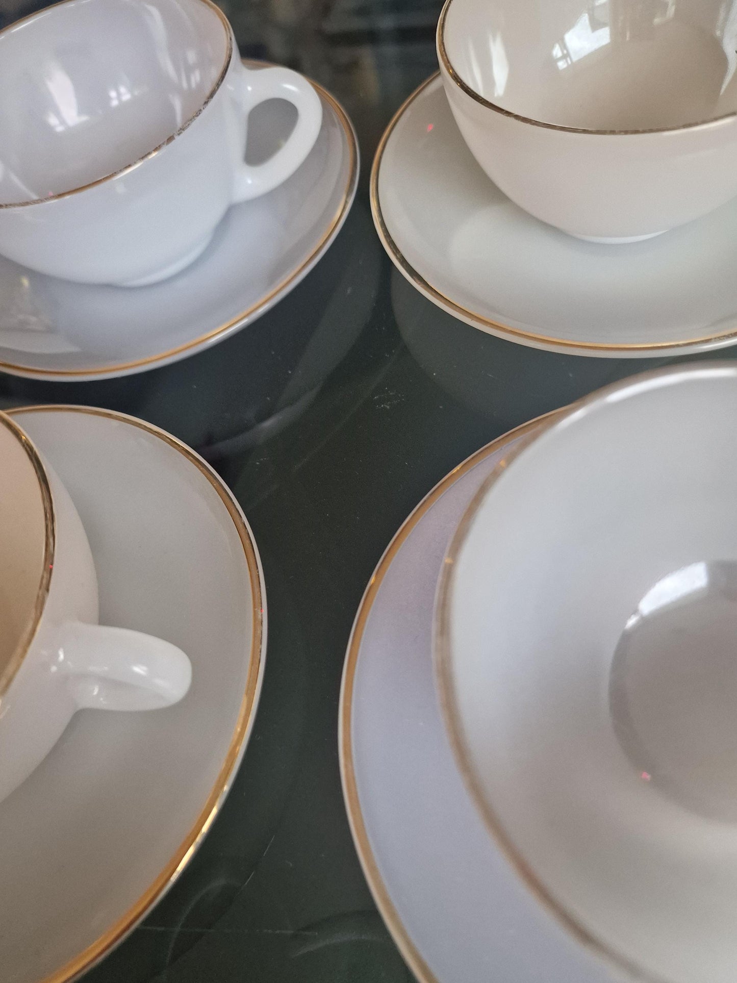 Opaline arcopal 4 cup and 4 saucers gold edge verfijnd