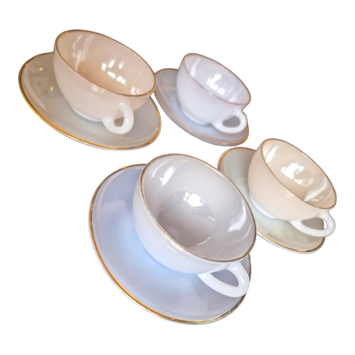 Opaline arcopal 4 cup and 4 saucers gold edge verfijnd
