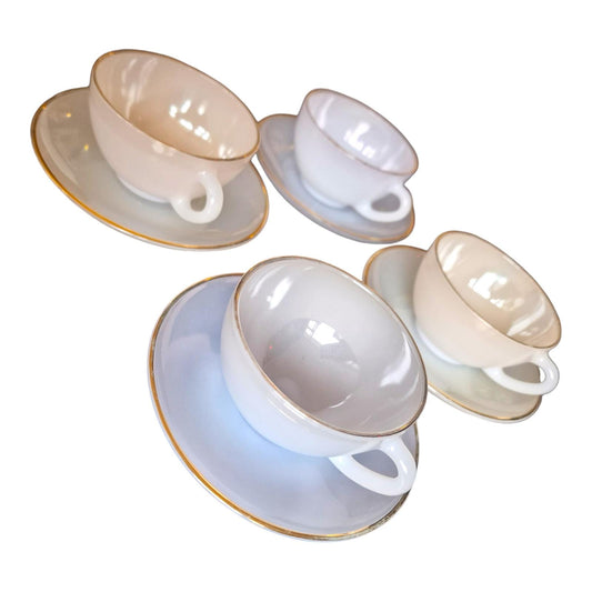 Opaline arcopal 4 cup and 4 saucers gold edge verfijnd