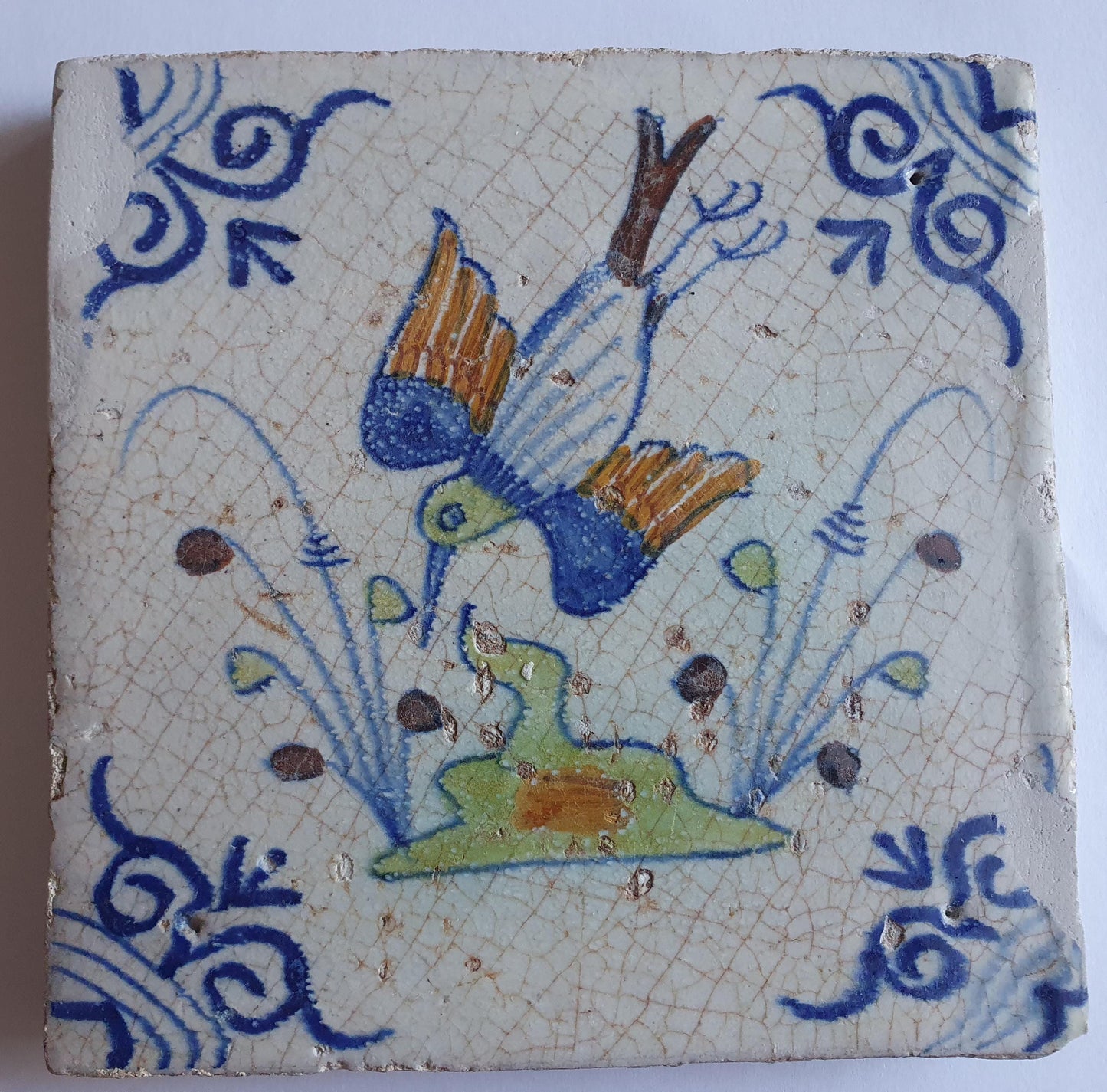 Antique Delft Tile – Polychrome Bird, Oxhead Motif (circa 1630)