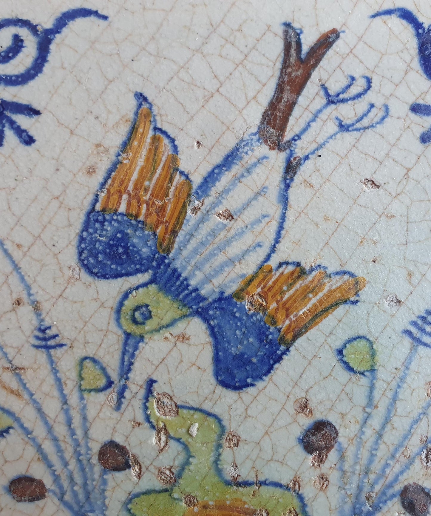 Antique Delft Tile – Polychrome Bird, Oxhead Motif (circa 1630)