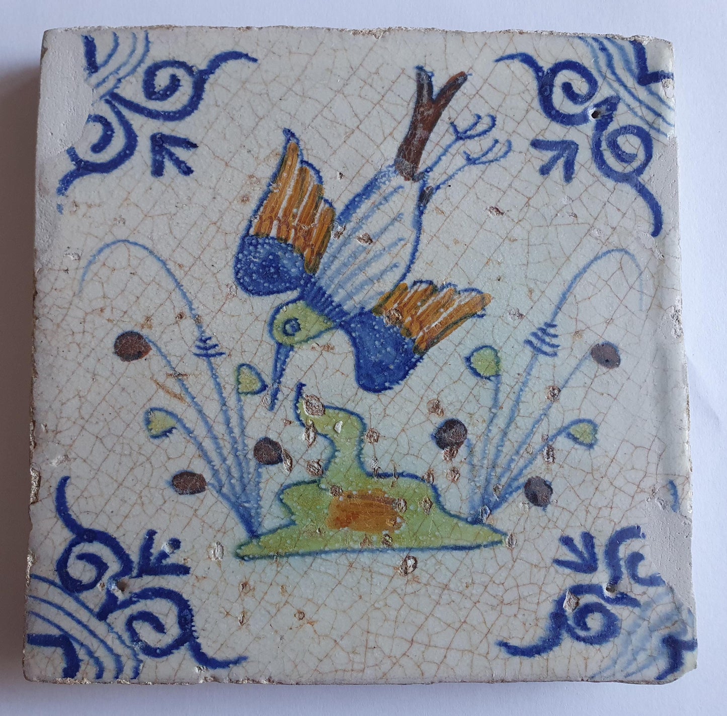 Antique Delft Tile – Polychrome Bird, Oxhead Motif (circa 1630)