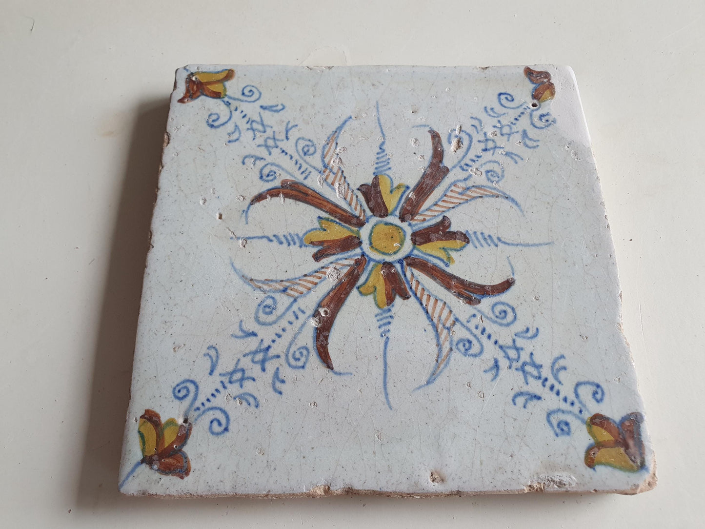 Dutch ornamental   antique tiles 17th  - vroege dikke tegel ornament tile 1630-1660 rare !