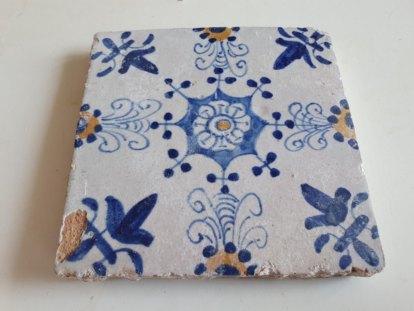 Dutch ornamental   antique tiles 17th  - vroege dikke tegel ornament tile 1630-1660 rare !