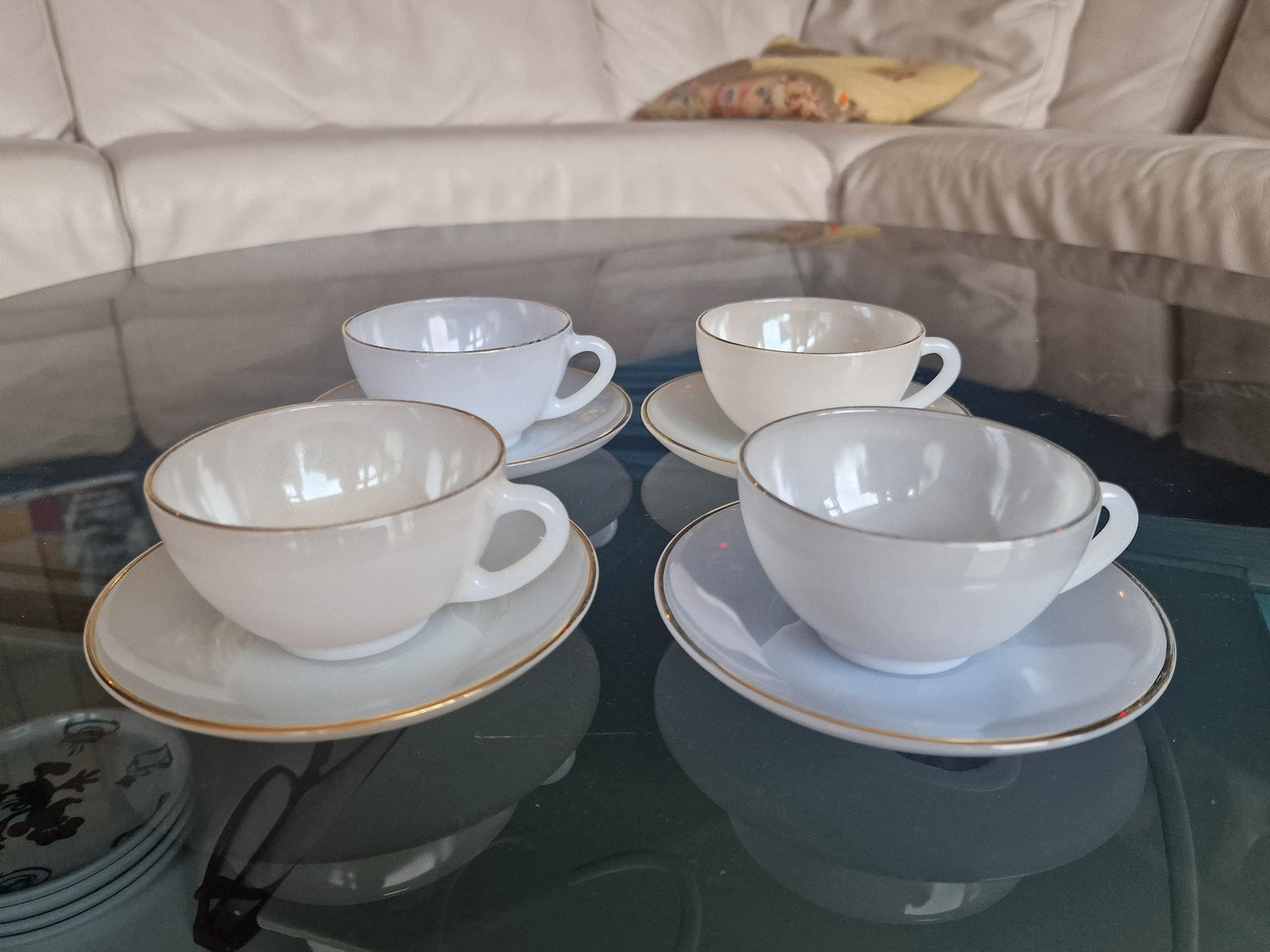 Opaline arcopal 4 cup and 4 saucers gold edge verfijnd