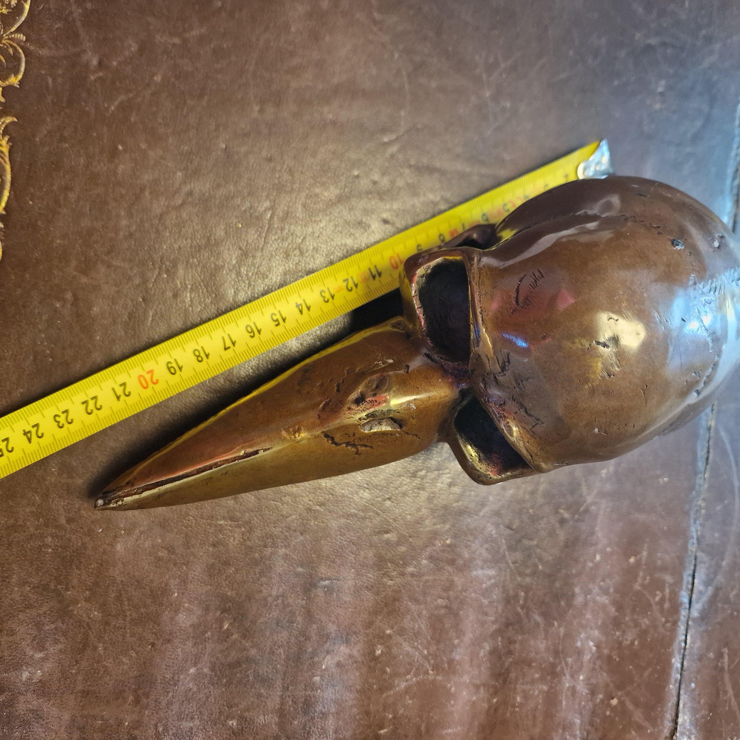plaque doctor bronze skull pest masker bronzen raven schedel