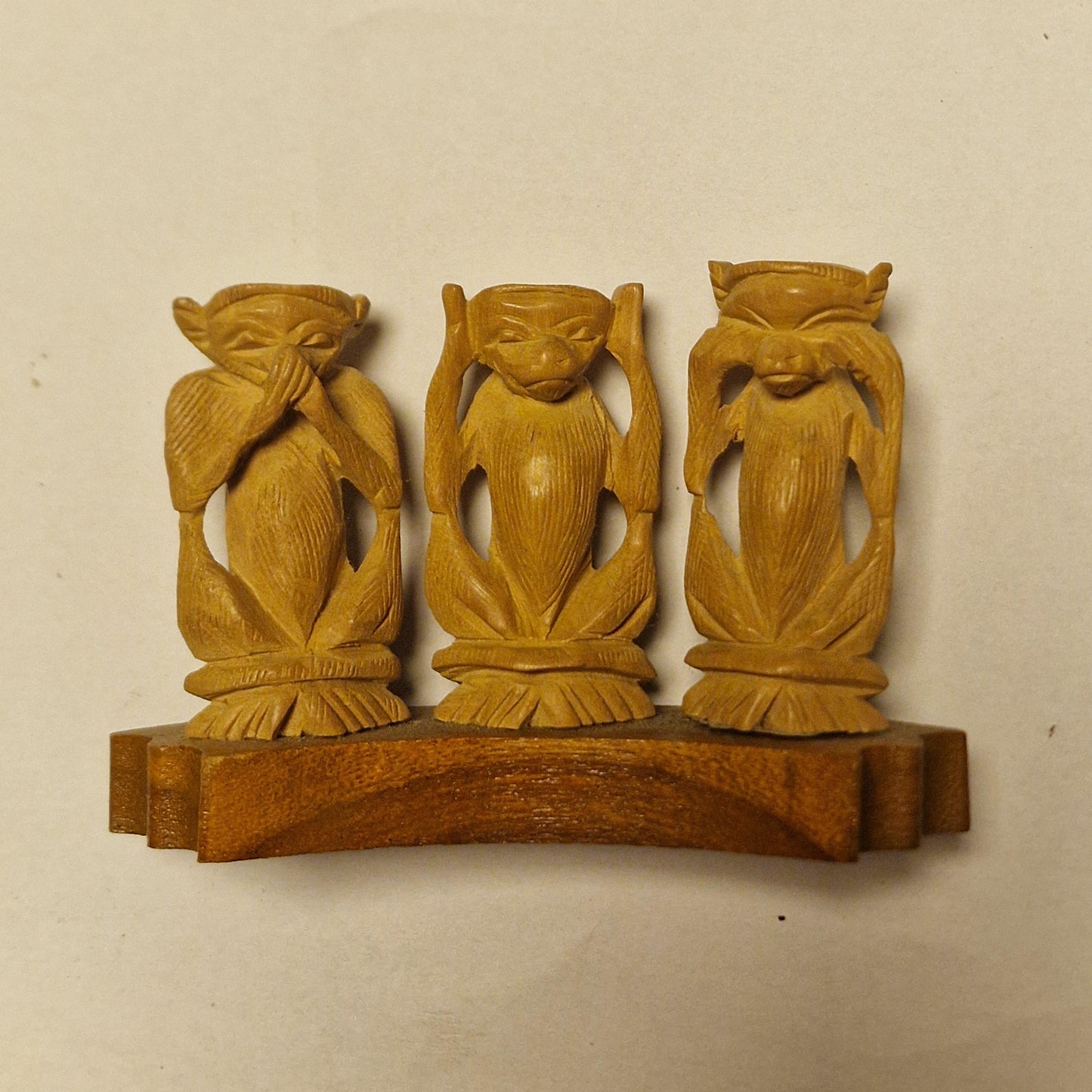 HOOR ZIE ZWIJG woodcarving houtsnijwerk 3 aapjes horen zien zwijgen indonesian