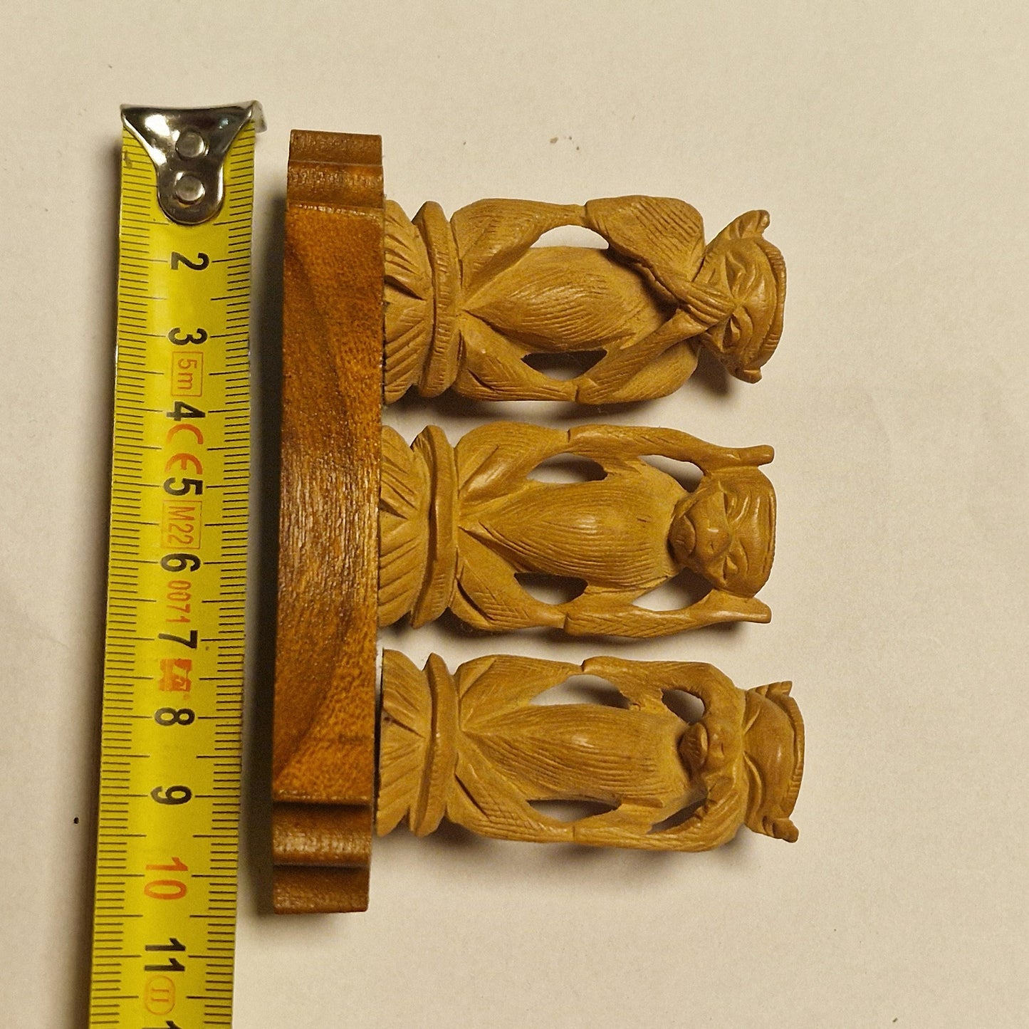 HOOR ZIE ZWIJG woodcarving houtsnijwerk 3 aapjes horen zien zwijgen indonesian
