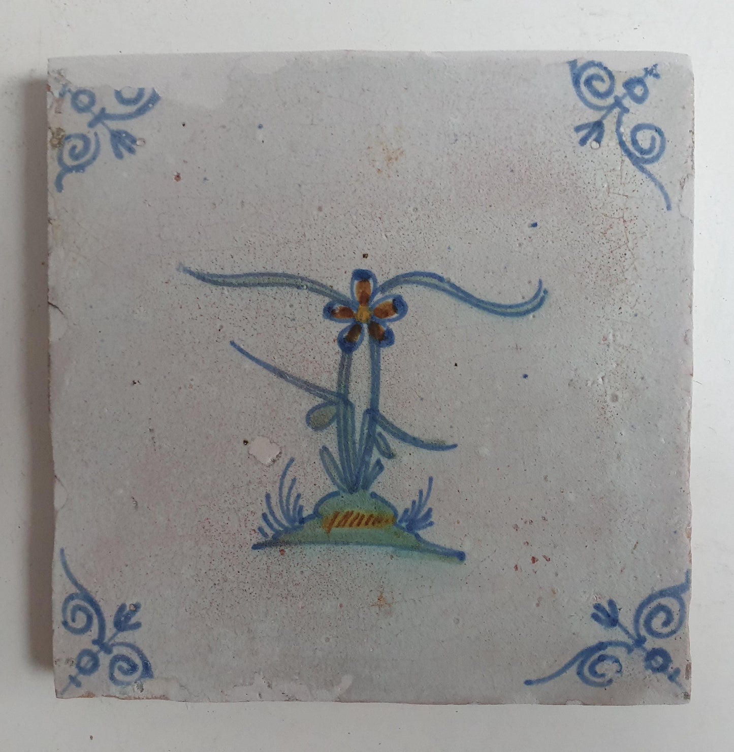 Dutch 17th century antiques RARE Delft  13x13 cm  rare flower with oxhead corner