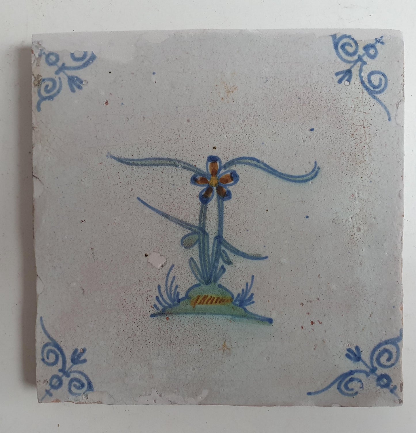 Dutch 17th century antiques RARE Delft  13x13 cm  rare flower with oxhead corner