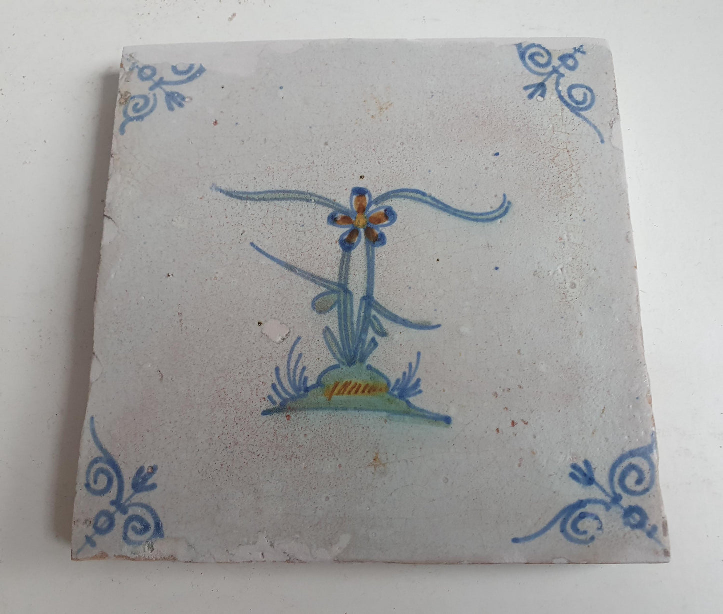 Dutch 17th century antiques RARE Delft  13x13 cm  rare flower with oxhead corner