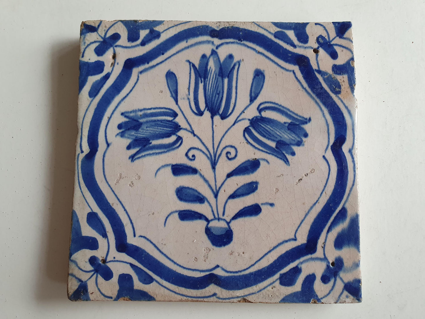 Antieke 17e eeuwse Delft tulpentegel  , antique dutch tile